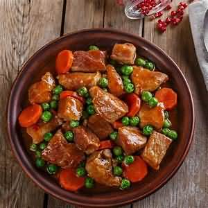 Beef, stewing steak, frozen, stewed, lean and fat