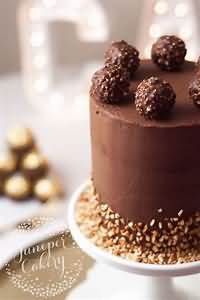 Cake, chocolate, with filling and icing, retail