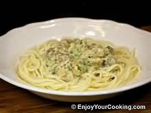 Pasta with ham and mushroom sauce, homemade