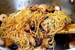 Pasta, white, spaghetti, dried, boiled in unsalted water