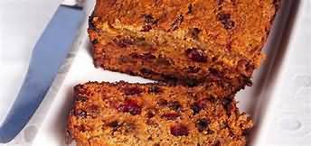 Pudding, sponge, with dried fruit, homemade