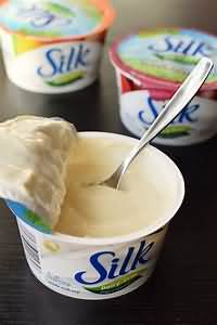 Yogurt, soya, non-dairy alternative to yogurt, fruit, fortified