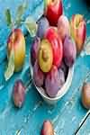 Plums, yellow, flesh and skin, raw, weighed with stones