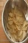 Potato snacks, pringle-type, fried in vegetable oil