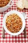 Spaghetti bolognese, retail, reheated, with spaghetti