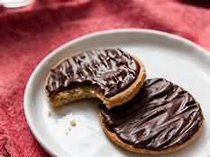 Biscuits, digestive, half coated in chocolate