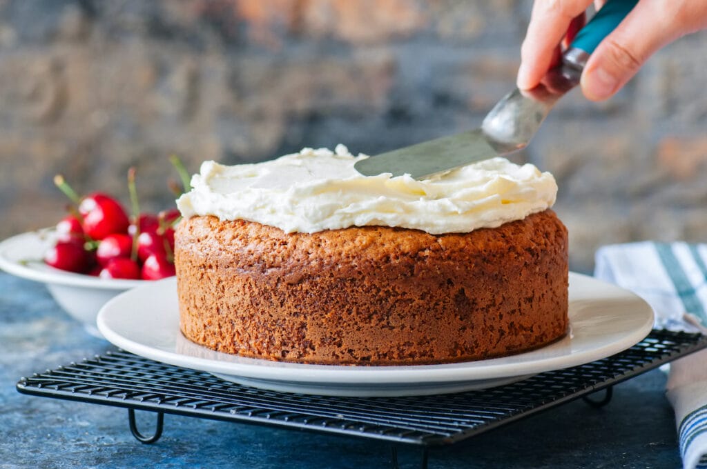 MOISTENING DRY CAKE