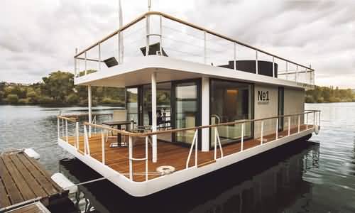 houseboat